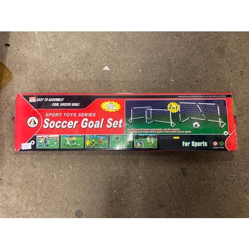 2057 - Soccer goal set, boxed