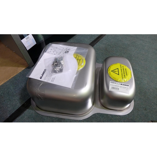 3022 - Ecuador 1.5 Bowl RVS U/mount Stainless Steel Sink  (398-140)    * This lot is subject to vat