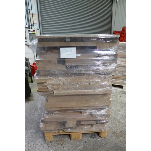 3034 - Quantity of solid oak Off cuts   (398-1)    * This lot is subject to vat