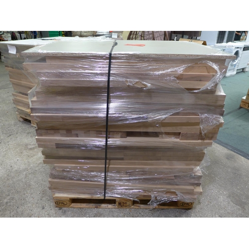 3034 - Quantity of solid oak Off cuts   (398-1)    * This lot is subject to vat