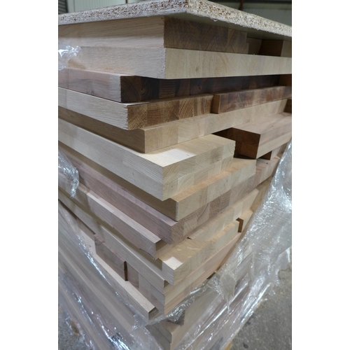 3034 - Quantity of solid oak Off cuts   (398-1)    * This lot is subject to vat