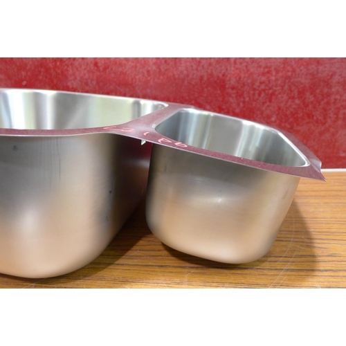 3057 - Ecuador 1.5 Bowl RVS U/mount Stainless Steel Sink   (398-21)    * This lot is subject to vat.  Pleas... 