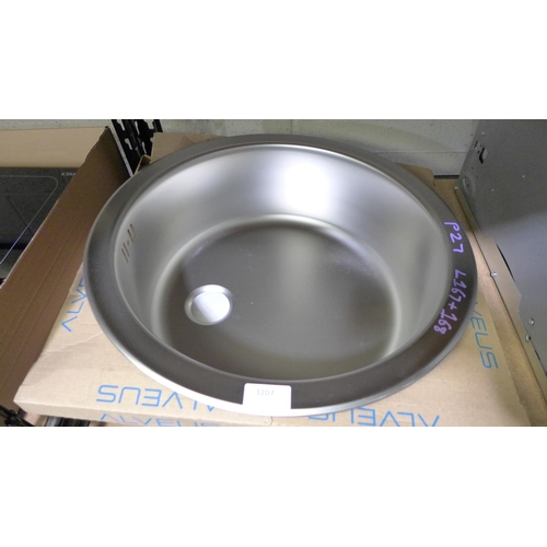 3107 - Two Installation Round Stainless Steel Sinks 450mm (399-167,168)  * This lot is subject to vat. Plea... 