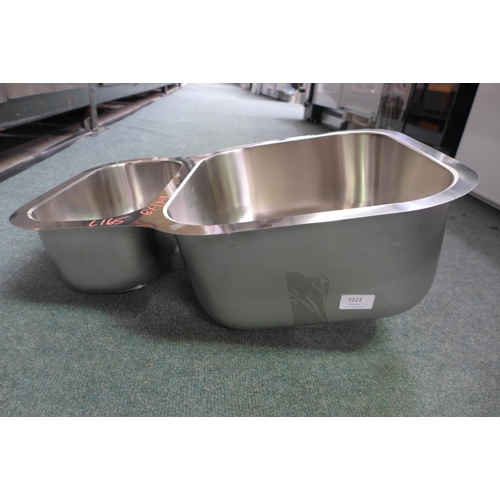 3223 - Stainless Steel 1.5 Sink  (398-165)     * This lot is subject to vat