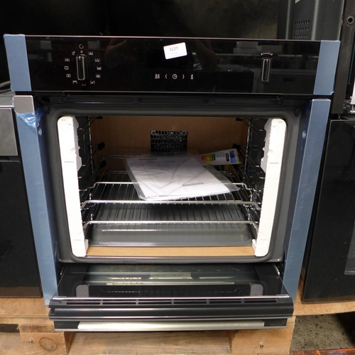 3227 - Neff single oven With Slide 'n' Hide (398-169)     * This lot is subject to vat