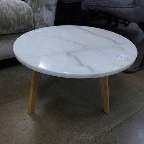 1334 - A circular marble top coffee table