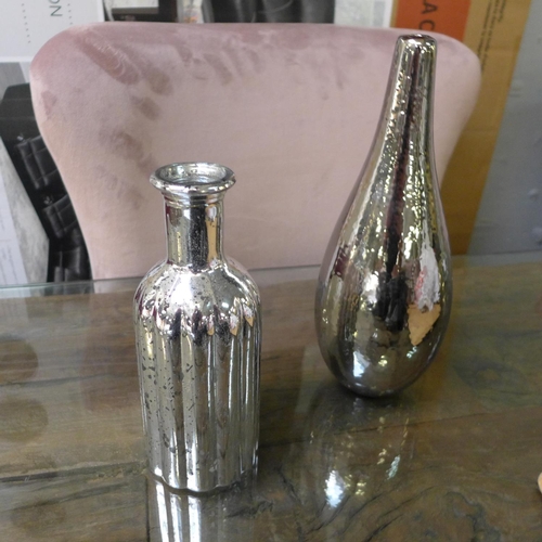 1406 - A set of two small silver vases