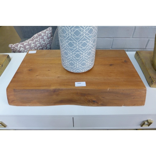 1464 - A hardwood chopping board