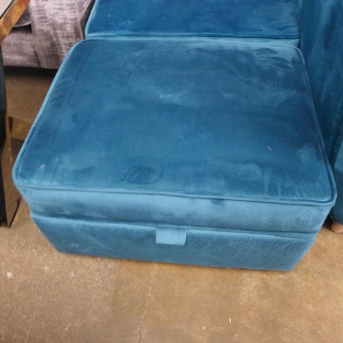 1418 - A Hoxton teal velvet button backed two seater sofa and a pair of footstools