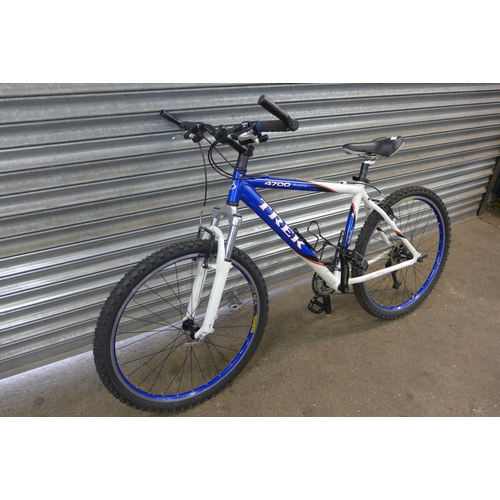 Trek 4700 alpha front suspension aluminum frame front suspension mountain bike. Police Repossessi