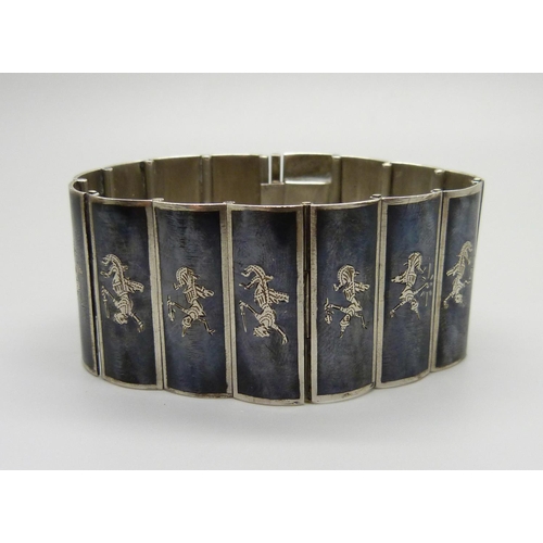 1005 - A Siam silver Niello bracelet