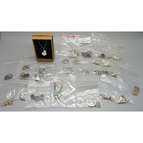 1010 - A collection of silver pendants and chains