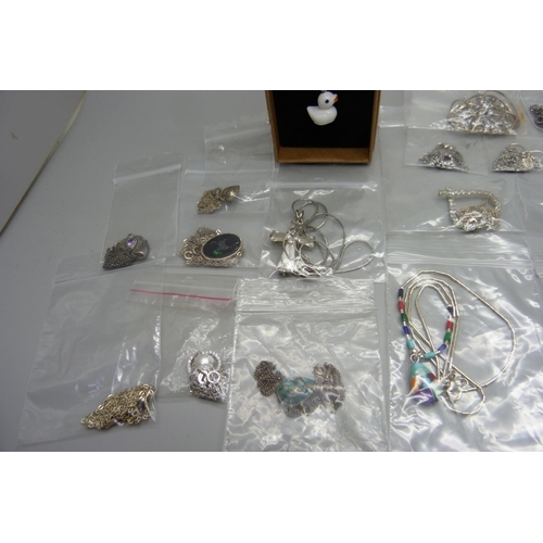 1010 - A collection of silver pendants and chains