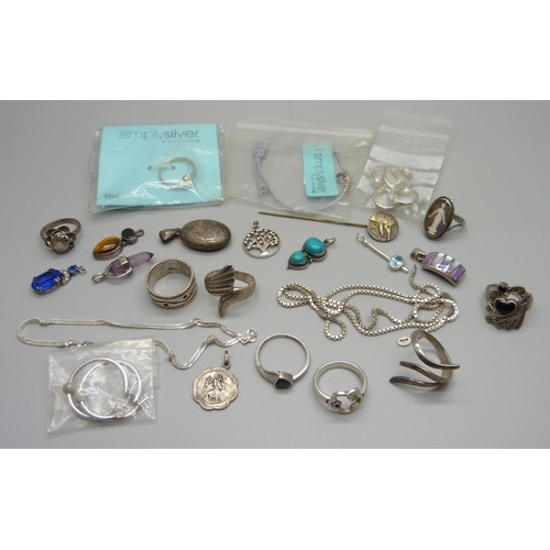 1011 - Silver rings, earrings, pendants, etc.