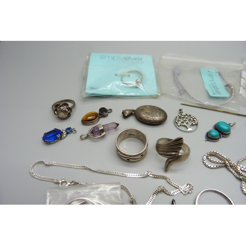 1011 - Silver rings, earrings, pendants, etc.