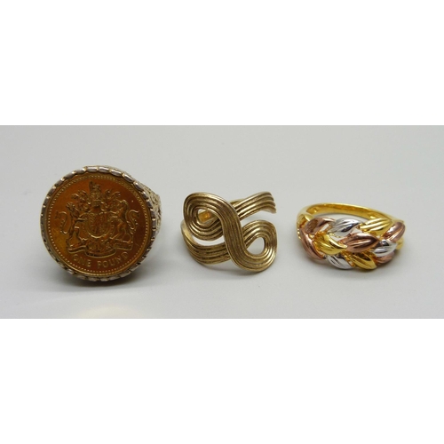 1014 - Three silver gilt rings including one gentleman's set with £1 coin