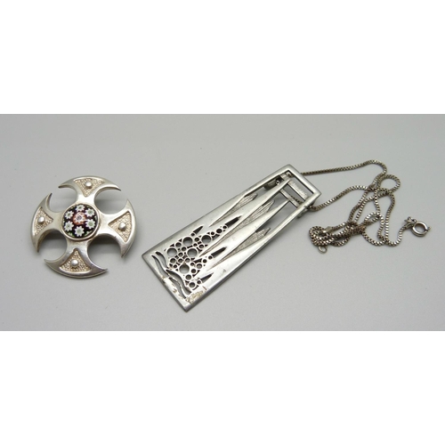 1018 - A Caithness Scottish style silver brooch, Birmingham 1971 set with millefiori glass and Ceard of Arr... 