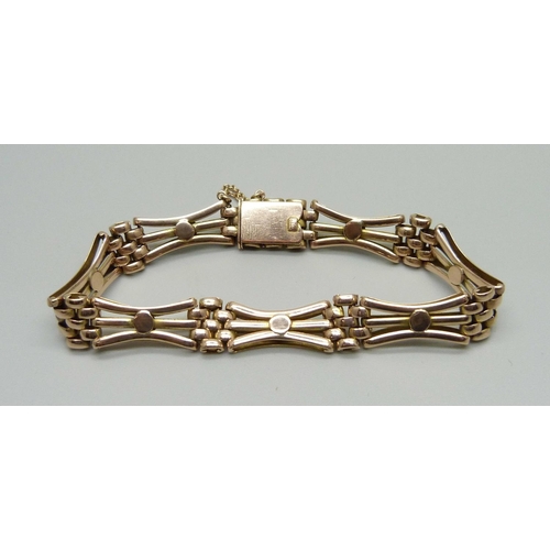 1027 - A yellow metal bracelet