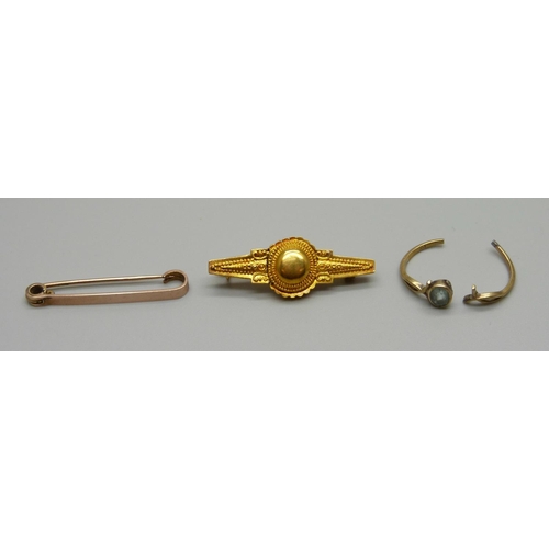 1029 - A scrap 9ct gold ring, a/f, a 9ct gold bar brooch and a Victorian 9ct gold brooch, total weight 5.4g