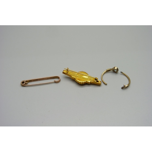 1029 - A scrap 9ct gold ring, a/f, a 9ct gold bar brooch and a Victorian 9ct gold brooch, total weight 5.4g