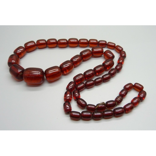 1037 - A long Bakelite bead necklace