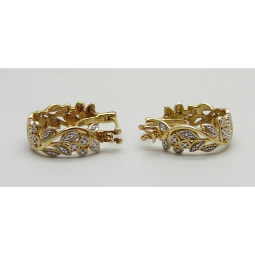 1047 - A pair of silver gilt earrings