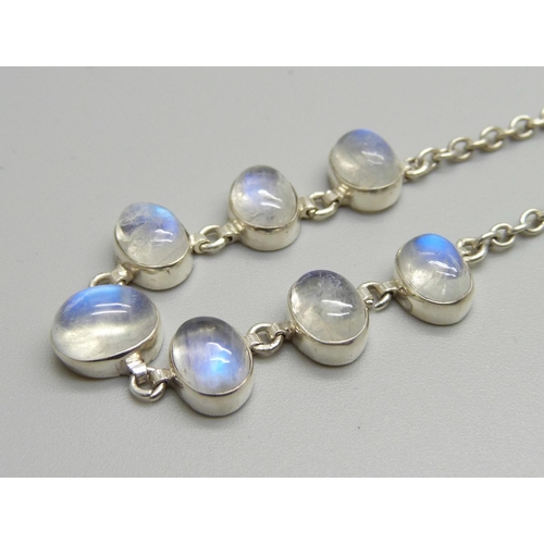 1051 - A moonstone necklet, (tests as silver)