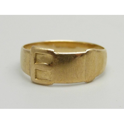 1056 - A 9ct gold buckle ring, 2g, M