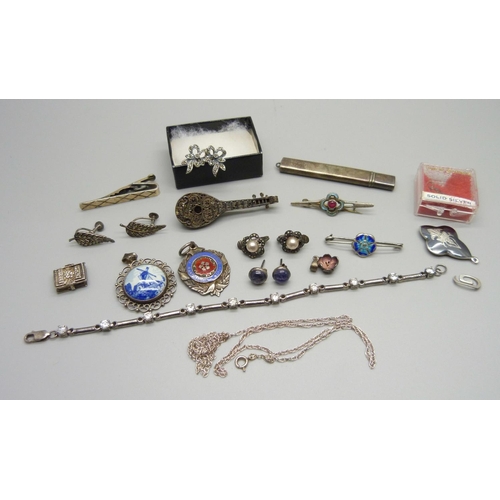 1075 - Silver jewellery, etc.