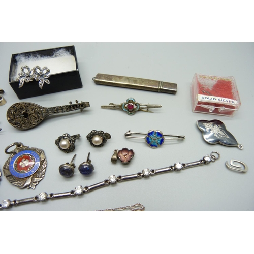 1075 - Silver jewellery, etc.