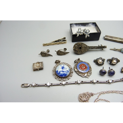 1075 - Silver jewellery, etc.