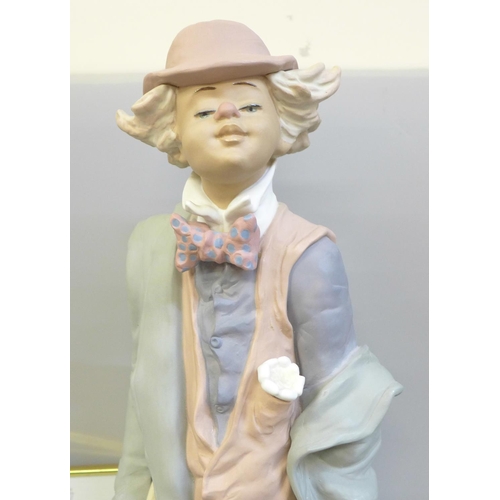 616 - A large Lladro figure of a clown, Mischievous Musician, limited edition 249/350, 46cm