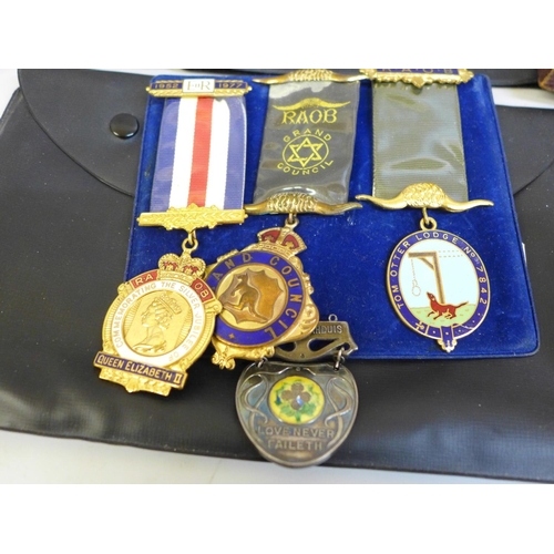 660 - Masonic regalia including four RAOB silver medals