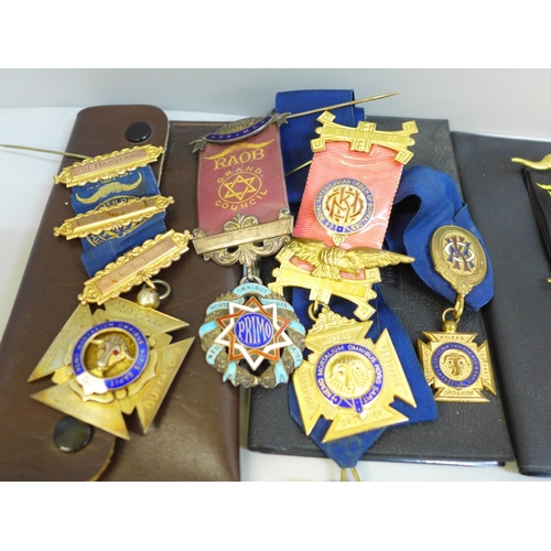 660 - Masonic regalia including four RAOB silver medals