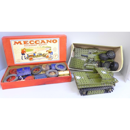 673 - A late 1940's Meccano set outfit 7A, and a Meccano army vehicle