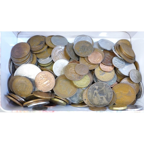 683 - A tin of coins, mainly British