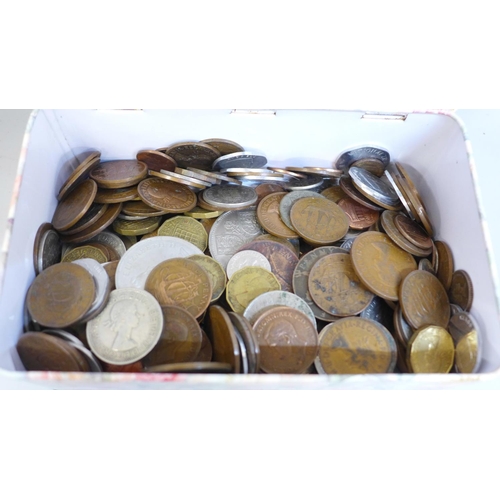 683 - A tin of coins, mainly British