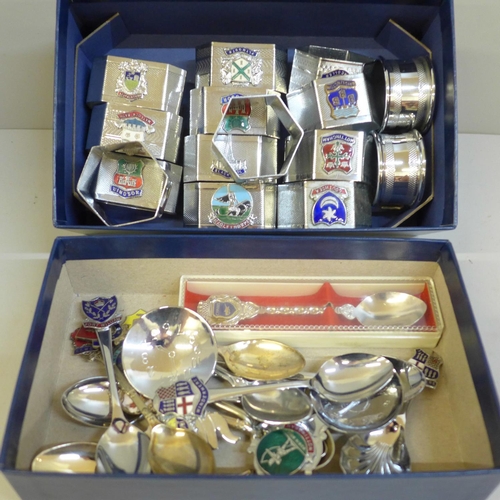 723 - Fifteen napkin rings and fourteen spoons, all with various Coats of Arms