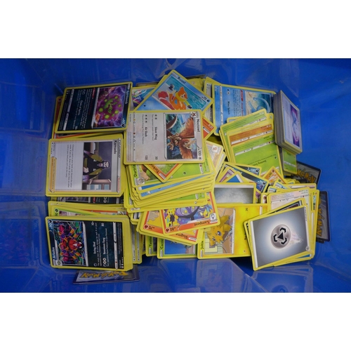 742 - A collection of over 2000 Pokemon cards