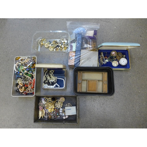 751 - A box of costume jewellery