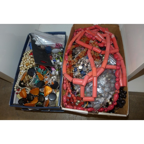 777 - Fashion jewellery including coral necklaces