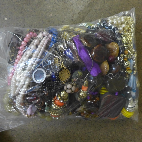 778 - A bag of fashion jewellery