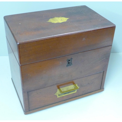 816 - A 19th Century mahogany apothecary chest/box with campaign handle, includes sixteen fitted bottles, ... 