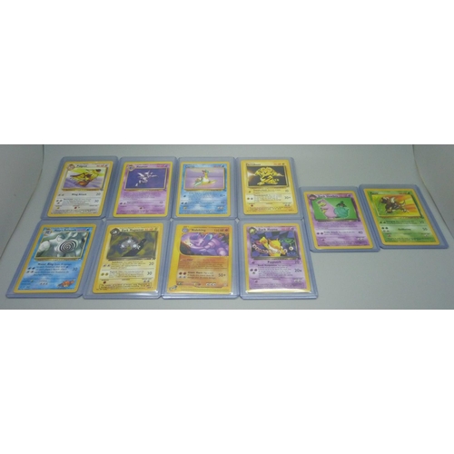 830 - 10 rare vintage Pokemon cards