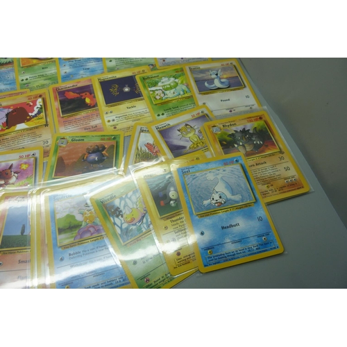 832 - 50 vintage Pokemon cards