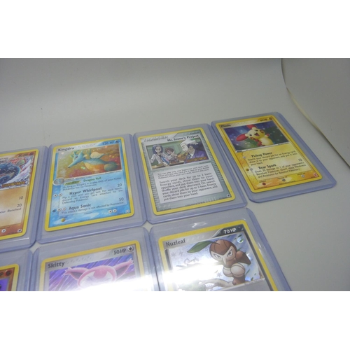 839 - 10 Pokemon cards