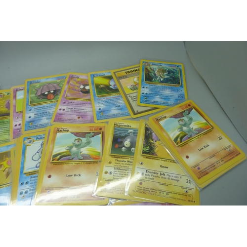 840 - 50 vintage Pokemon cards