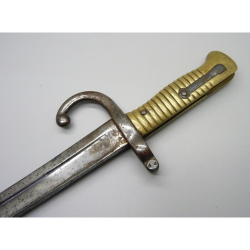 841 - A French bayonet, no scabbard