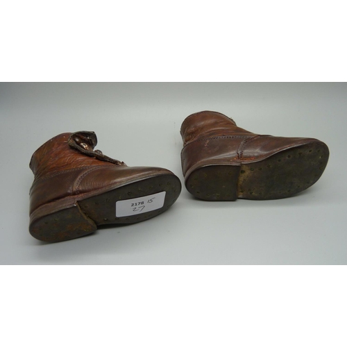 848 - A pair of late 19th Century children's leather shoes