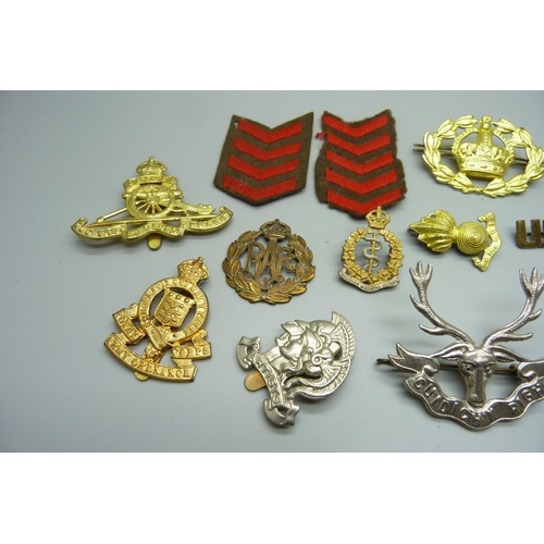 851 - A bayonet badge marked 1914-1915, pin a/f, a Journee Du 75 1914-1915 tin token and a collection of m... 